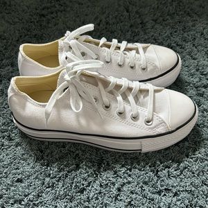 NEW Converse Chuck Taylor All Star Lift Sneaker - Size 7